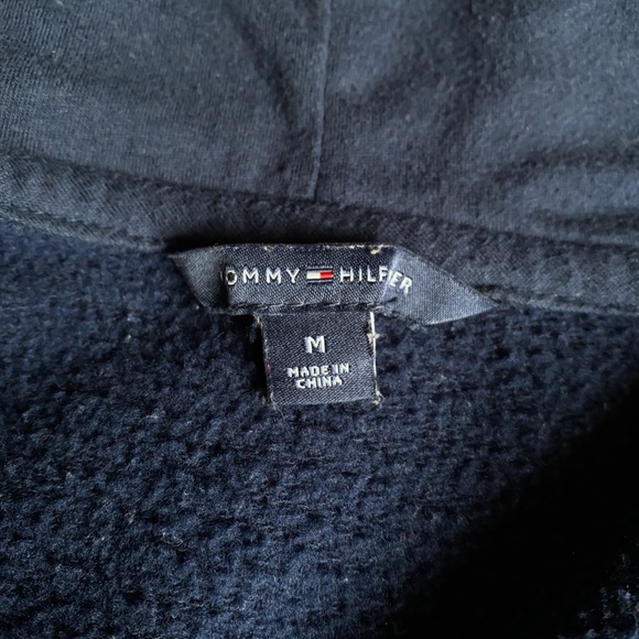 size M tommy hilfiger zip up 🥶🦋 - Picture 5 of 5